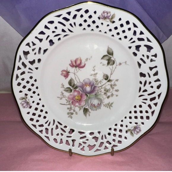 Schumann Arzberg Bavaria Germany Reticulated Bowl Wild flower Gold Trim.No chips - Picture 1 of 3